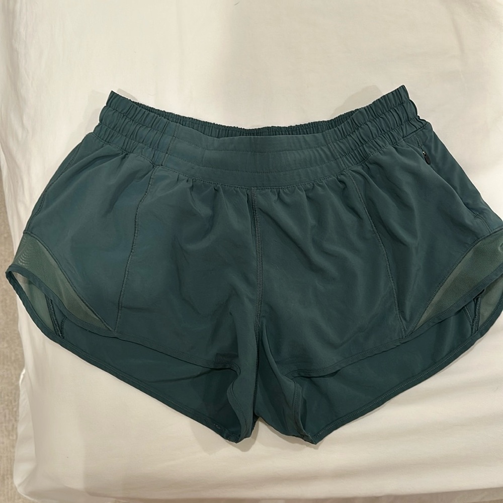 Lululemon Hotty Hot Low-Rise Lined Short 2.5"
